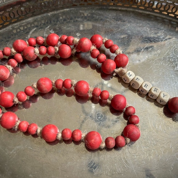 Rustic Red Bead Garland With MERRY Wood Word Holiday CHRISTMAS Decor - Picture 4 of 10